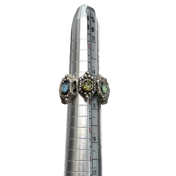 VINTAGE STRETCH RING W BLUE, GREEN & YELLOW CRYSTALS SET IN DARKENED SILVER - Picture 13 of 16